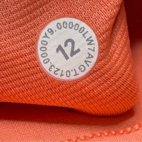 Lululemon Hotty Hot Low-Rise Lined Short 4" - Picture 4 of 5